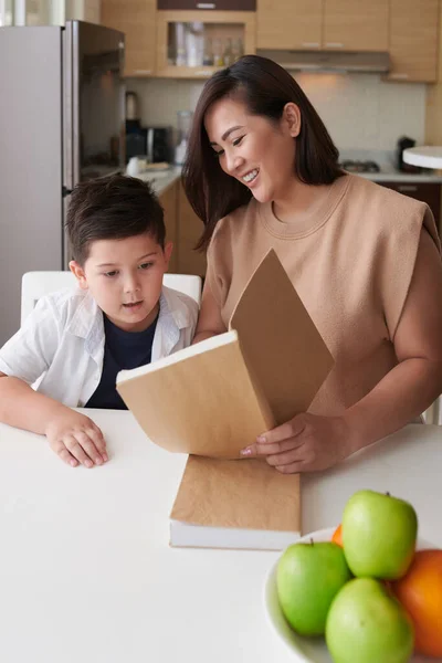 Mother Son Reading Book Kitchen Table Breakfast — Stock Photo, Image