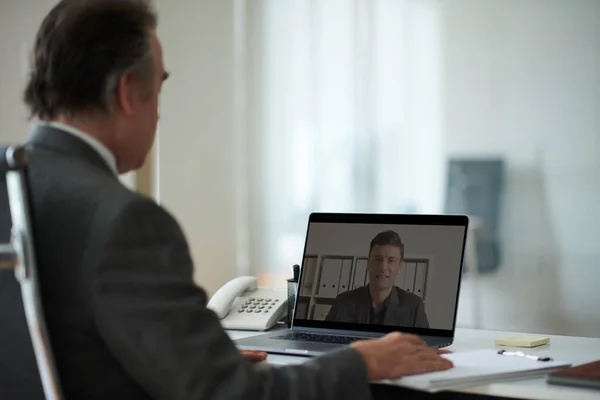 Entrepreneur Video Calling Coworker Discuss Various Important Issues — Stock Photo, Image