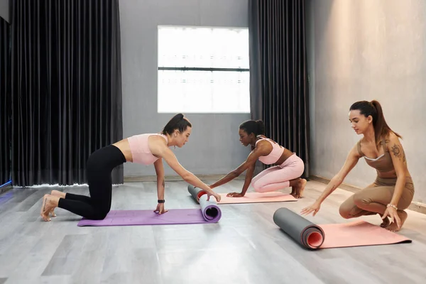 Fit Young Women Rolling Out Yoga Mats Class — Stock Photo, Image