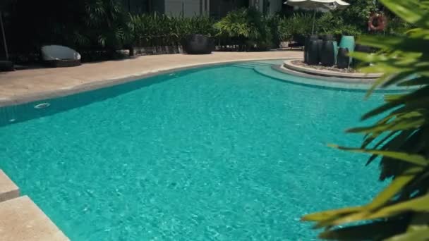 Hoge Hoek Uitzicht Leeg Mooi Zwembad Resort Met Faciliteiten Geen — Stockvideo