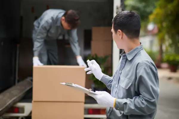 Mover Asking Coworker Careful Fragile Objects Loading Van — Stock Photo, Image