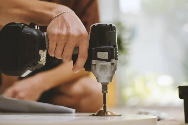 Closeup Image Man Drilling Table Top Attach Legs — Stock Photo, Image