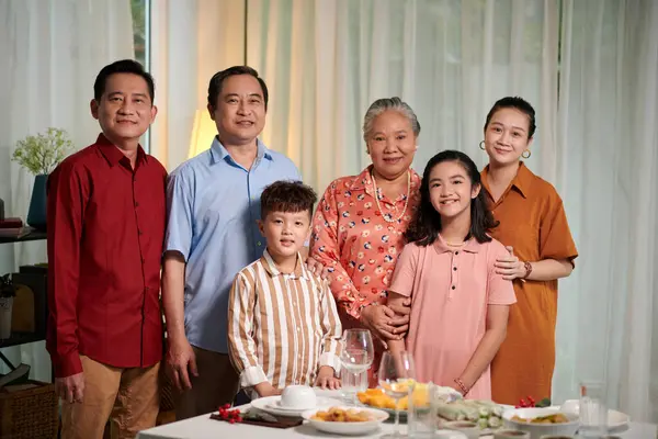 Cheerful Big Vietnamese Family Gathered Home Family Celebration — Stock Photo, Image