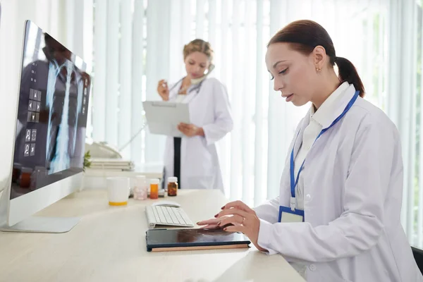 Serious Medical Researcher Analyzing Data Tablet Computer — Stock Photo, Image