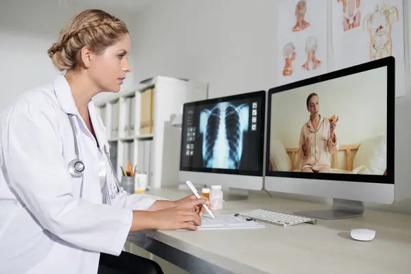 General Practitioner Talking Sick Patient Writing Complains — Stock Photo, Image