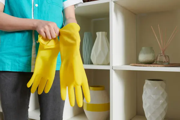Close Cleaner Girl Putting Yellow Rubber Gloves Cleaning Room — Stock Photo, Image