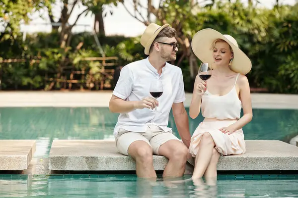 Stylish Young Caucasian Man Woman Love Sitting Relaxed Pool Legs — Stock Photo, Image