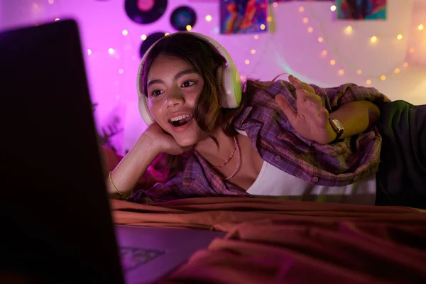 Excited Girl Watching Her Favorite Video Laptop — Stock Photo, Image