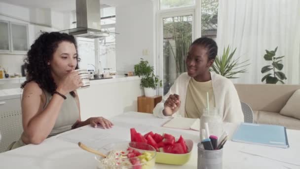Handheld Shot Biracial Girlfriends Eating Breakfast Studying Home — Stock Video