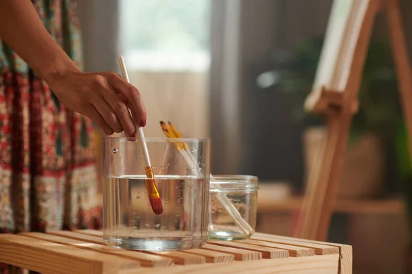 Female Painter Putting Brush Big Jar Clean Water Get Transparent — Stock Photo, Image