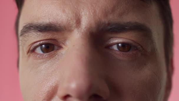 Estremo Primo Piano Uomo Mezza Età Con Gli Occhi Marroni — Video Stock