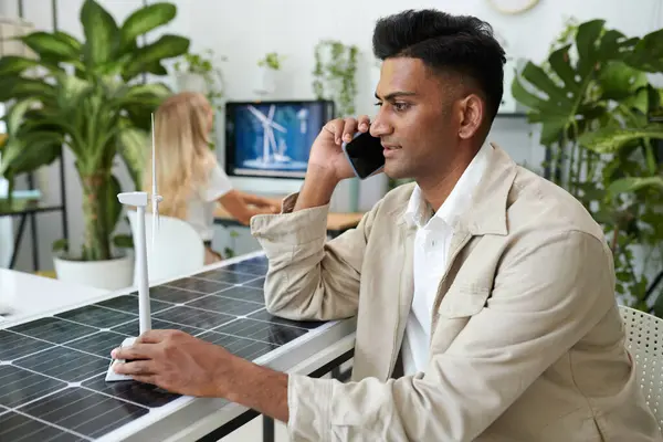 Renewable Power Generation Project Manager Talking Phone Client — Stock Photo, Image