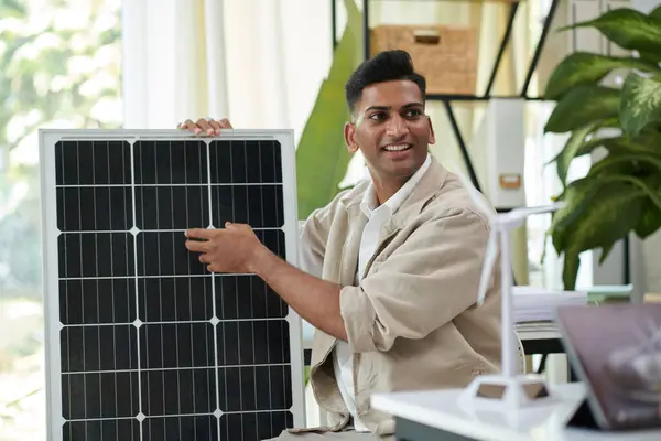 Smiling Indian Man Explaining How Solar Panel Works — Stock Photo, Image