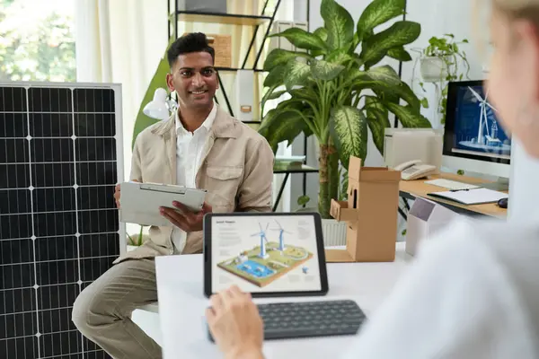 Positive Managers Discussing Project Facility Running Green Energy — Stock Photo, Image