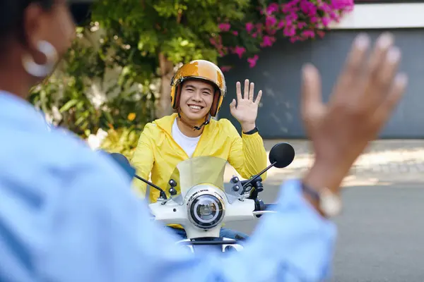 Motocykl Taxikář Pozdrav Cestující — Stock fotografie