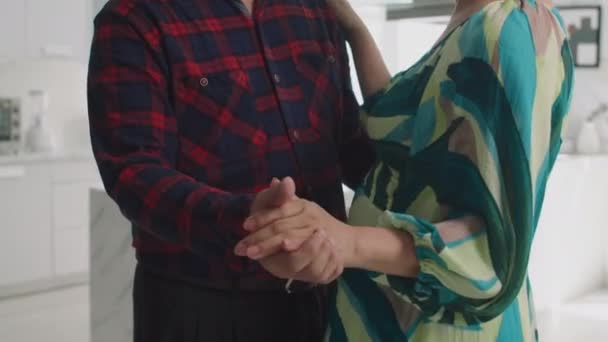 Inclinez Vous Plan Joyeux Couple Âge Mûr Profitant Danse Romantique — Video