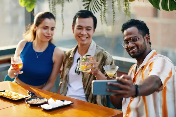 Cheerful Man Photographing Best Friends Rooftop Bar — Stock Photo, Image