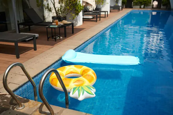 Oppustelige Swimmingpoolen Spa Resort Royaltyfrie stock-billeder