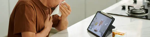 Tos Estornudos Hombre Video Llamando Médico Imagen de stock