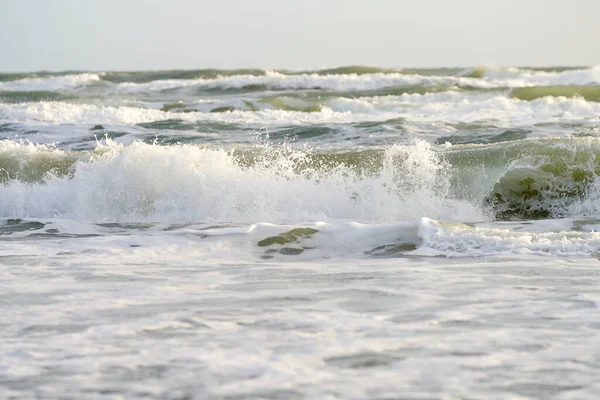 Κύματα Που Κυλούν Από Θάλασσα Ωκεανό — Φωτογραφία Αρχείου
