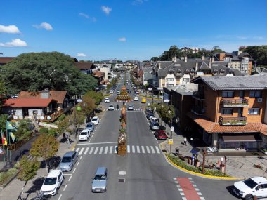 Gramado Rio Grande do Sul Brazil, 31 Mart. 2023: Borges de Medeiros Bulvarı, ana çimen sokağı.