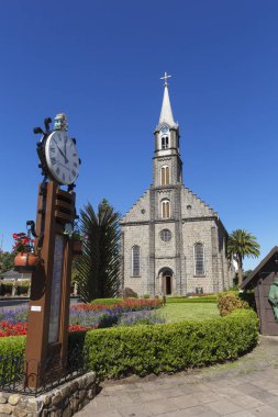 Gramado Rio Grande do Sul Brazil, 31 Mart. 2023: Igreja Matriz Sao Pedro Gramado 'da, Serra Gaucha' nın turizm kasabasında.