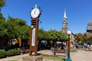 Gramado Rio Grande do Sul Brazil, 31 Mart. 2023: Igreja Matriz Sao Pedro Gramado 'da, Serra Gaucha' nın turizm kasabasında.