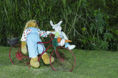 Rio Grande do Sul Brazil 'deki Taquari vadisinde küçük bir kasaba olan Colinas' ta Paskalya dekorasyonu.