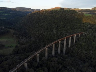 Kara Katır Viyadük, Rio Grande do Sul 'daki Buğday Demiryolu Taquari Vadisi bölgesinde..