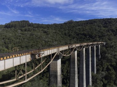 Pesseguinho Viaduct, Rio Grande do Sul 'daki Taquari Vadisi' nde Buğday Demiryolu.