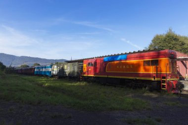 Mucum Rio Grande do Sul Brazil, 19 Temmuz. 2023: Taquari Vadisi 'nde buğday demiryolu üzerinde turist treni.