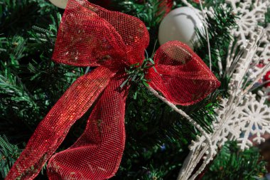 Noel kartı, Noel süslemeleriyle ilgili detaylar.