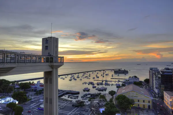 Salvador Bahia Brezilya 'daki Lacerda Asansörü.