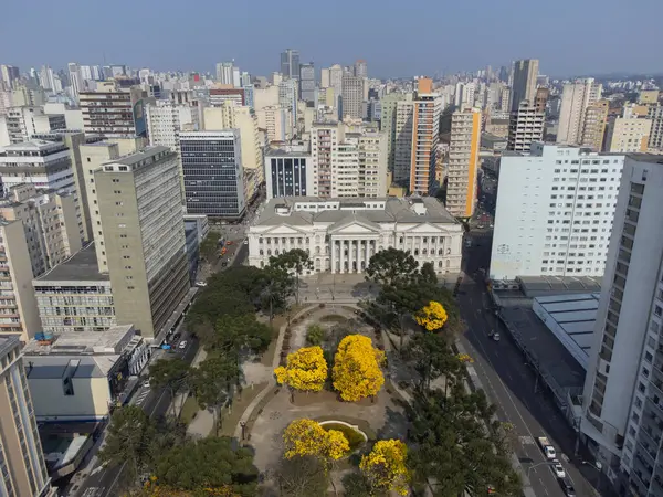 Santos Andrade Meydanı ve Curitiba 'daki Parana Federal Üniversitesi.