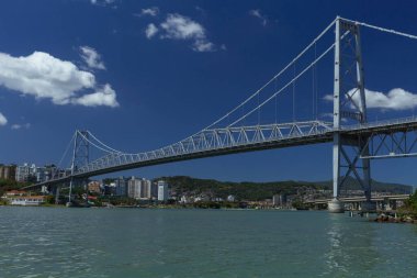 Florianopolis Santa Catarina Brezilya 'daki Hercilio Luz Köprüsü.