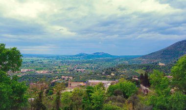 Roma yakınlarındaki Gregorian villasının panoramik manzarası. Tivoli. İtalya. Resimde Suore Salesiane Oblate Del S. Cuore da yer alıyor..