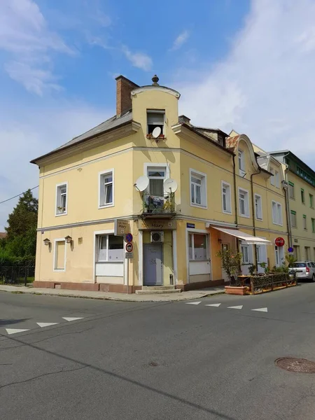 カリンティア オーストリア ヨーロッパのクラーンフルト市 セントルピエール11区 ハウスはフェルドホフガス16に位置しています メイゼンガス2 カフェ ビストロ メアリー 編集のみ使用する — ストック写真