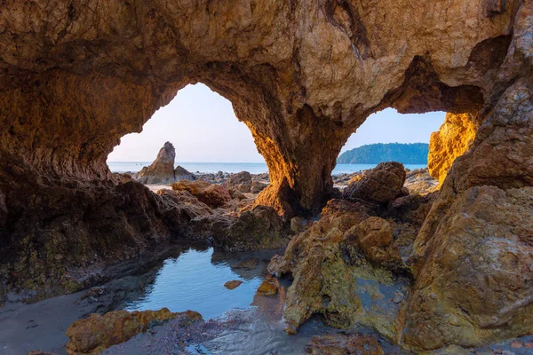 Красиве Природне Утворення Каменю Пляжі Влітку — стокове фото