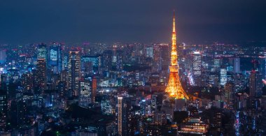 Tokyo Kulesi ve Tokyo Şehir Manzarası Roppongi Hills 'ten geceleyin Tokyo' ya