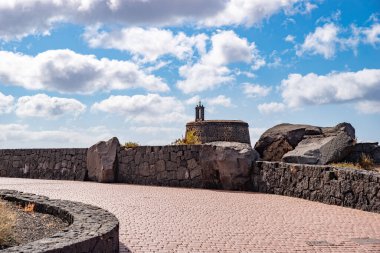 Playa Blanca, Lanzarote, Kanarya Adaları, İspanya 'daki sahil gezisinden Castillo del Aguila' ya bakın.