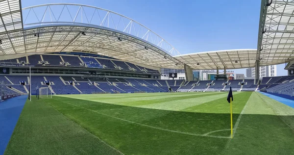 Porto Portekiz - 06 05 2023: Porto, Portekiz 'de bulunan bir futbol stadyumu olan Dragon Stadyumu ya da Estadio do Dragao ya da Dragon Arena' nın içerisinden panoramik