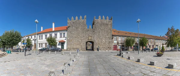 Trancoso Viseu Portugal - 09: 24 2023: Portekiz 'in merkezindeki Trancoso Kalesi, Trancoso köyünün ikonik King' s Gate 'in dış görünüşü