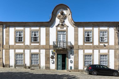 Celorico da Beira Guarda Portugal - 10 06 2023: View at the Solar do Queijo da Serra da Estrela front front ade, a museum about Serra da Estrela Mountain cheese in Celorico da Beira, Portugal şehir merkezi,