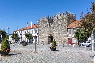 Trancoso Viseu Portugal - 09: 24 2023: Portekiz 'in merkezindeki Trancoso Kalesi, Trancoso köyünün ikonik King' s Gate 'in dış görünüşü