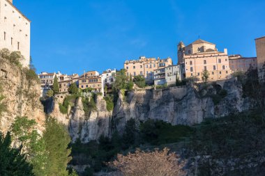 Cuenca / İspanya - 05: 13 2021 Cuenca Hanging Houses, Casas Colgadas, Cuenca şehrinin ikonik mimarisi