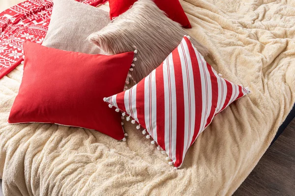 Red White Christmas Pillows Cushions Bed Featuring Extra Soft Light — Stock Photo, Image