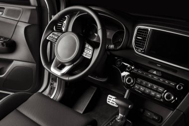 Yeni araba direksiyon simidi, siyah deri lüks detayları