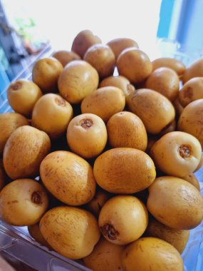 Kutudaki hurmalar çiğ, olgun, taze ve kurutulabilen meyvelerdir..