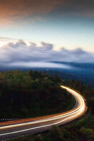 Scenery Mountain Road Dawn Illuminated Lights Trails Curve Mountain Road — Stock Photo, Image