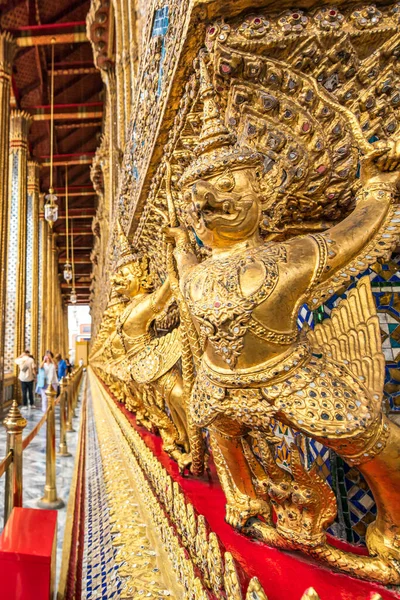 Grupo Turistas Visitam Capela Esmeralda Buda Wat Phra Kaew Grande Imagem De Stock